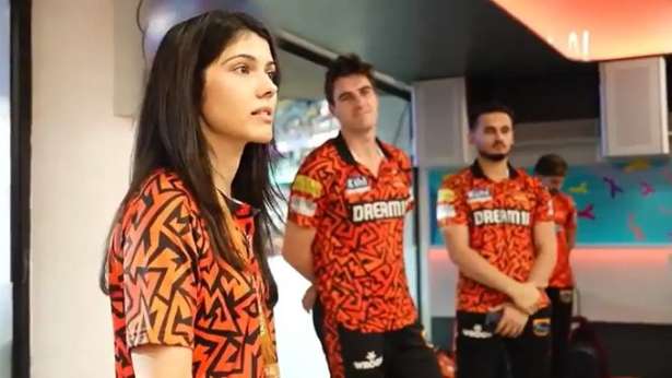 தோல்விக்கு பின் Sunrisers வீரர்களுக்கு ஆறுதல் கூறிய காவ்யா மாறன்...